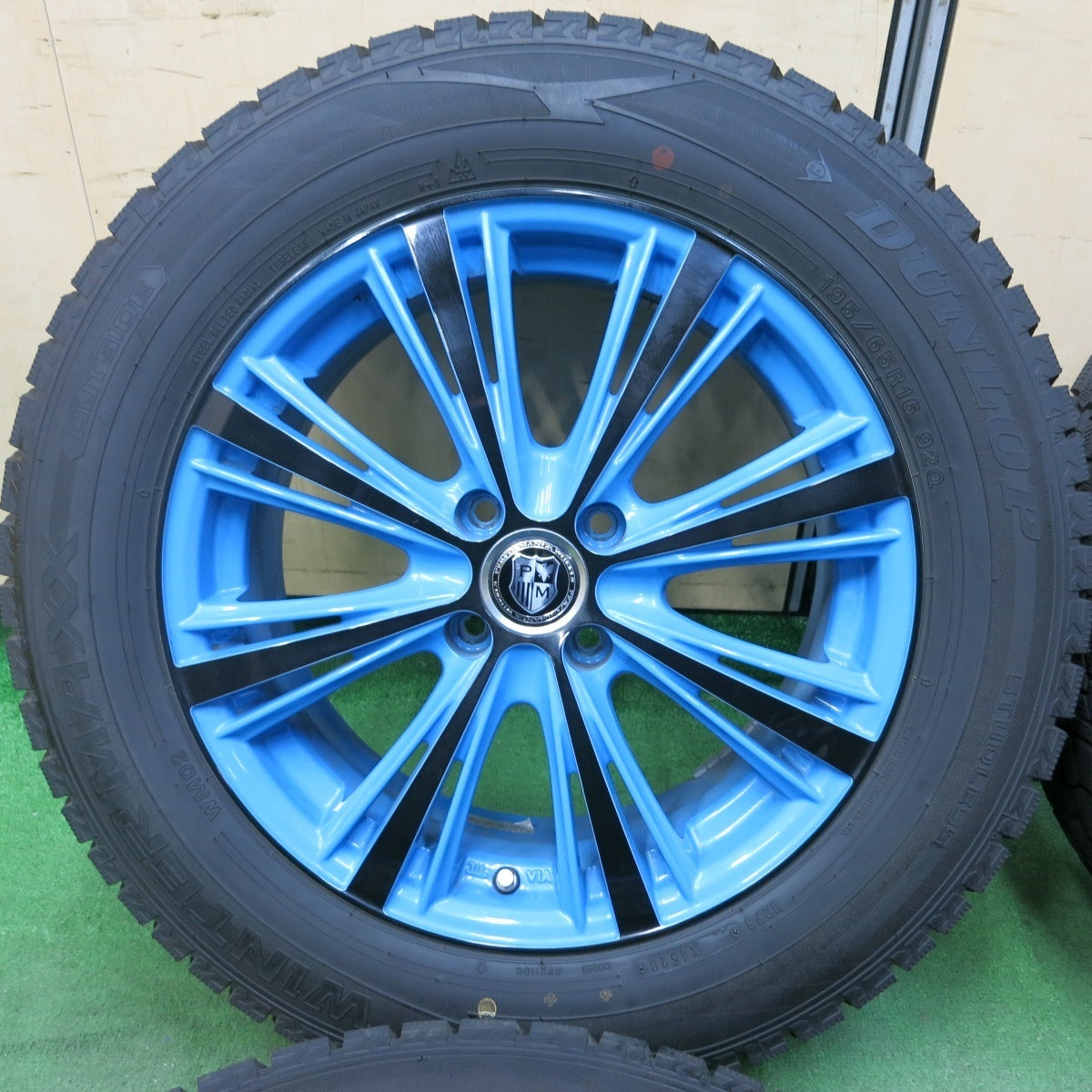 バリ溝！キレイ！9.5分以上★レアマイスター プレミックス アマルフィ 195/65R16 スタッドレス ダンロップ ウインターマックス WM02 16インチ PCD100/4H★4110807SYス
