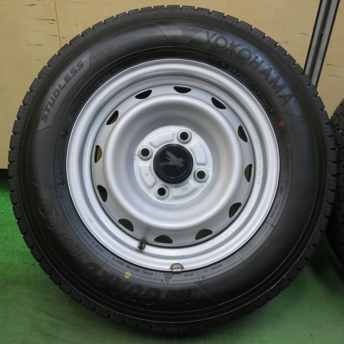 バリ溝！24年！キレイ！9.5分以上★スタッドレス 165/80R14 97/95N ヨコハマ アイスガード iG91 スチール ホイール 14インチ PCD114.3/4H★5111809イス