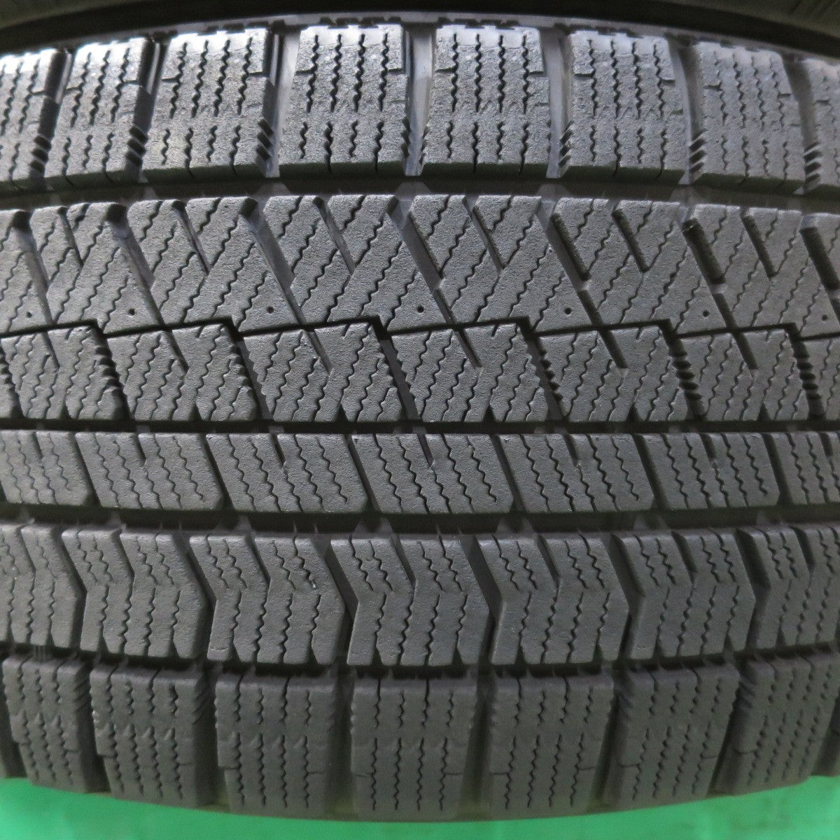 バリ溝！9.5分★スタッドレス 225/50R18 ブリヂストン ブリザック VRX2 VENERDi COSMIC ヴェネルディ コスミック 18インチ PCD114.3/5H★5062207イス