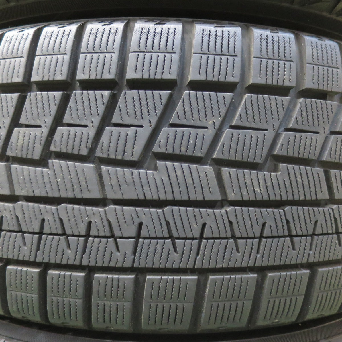 バリ溝！23年！キレイ！9.5分以上★スタッドレス 225/55R17 ヨコハマ アイスガード iG60 SCHNEIDER シュナイダー 17インチ PCD114.3/5H★5120403イス