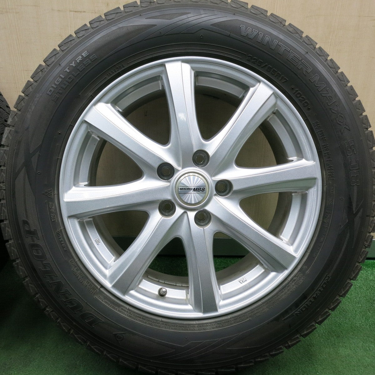 *送料無料* バリ溝！キレイ！9.5分★スタッドレス 225/65R17 ダンロップ ウインターマックス SJ8 MACBES MB8 マクベス 17インチ PCD114.3/5H★4051902HAス
