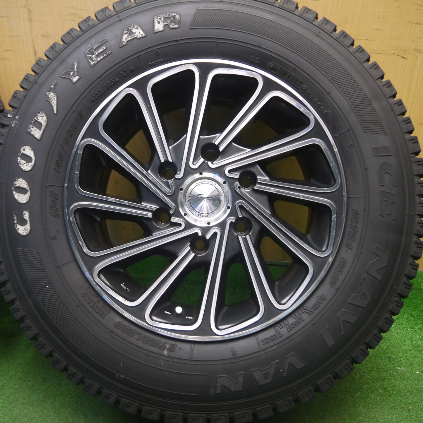 [送料無料] バリ溝！9.5分★LOXARNY TURBINE 632 195/80R15 107/105L スタッドレス グッドイヤー アイスナビ VAN ロクサーニ タービン 15インチ PCD139.7/6H★5020512Hス