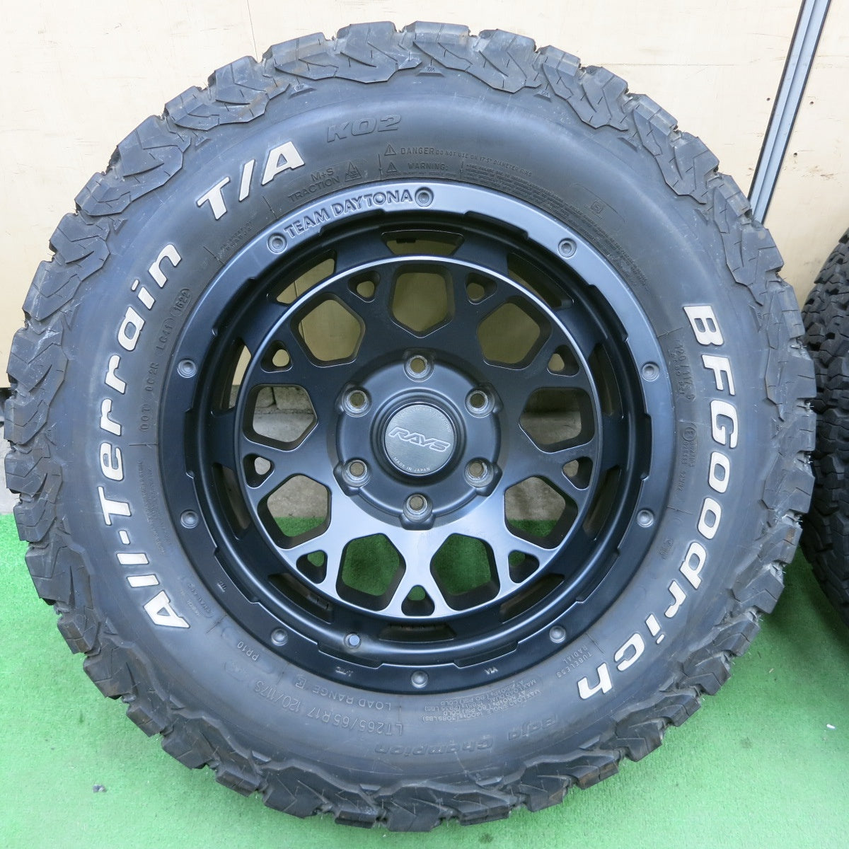 【超美品】バリ溝！BFGoodrich チームデイトナM9 17インチ バリ溝！22年！キレイ！9.5分☆RAYS TEAM DAYTONA M9 265/65R17 120