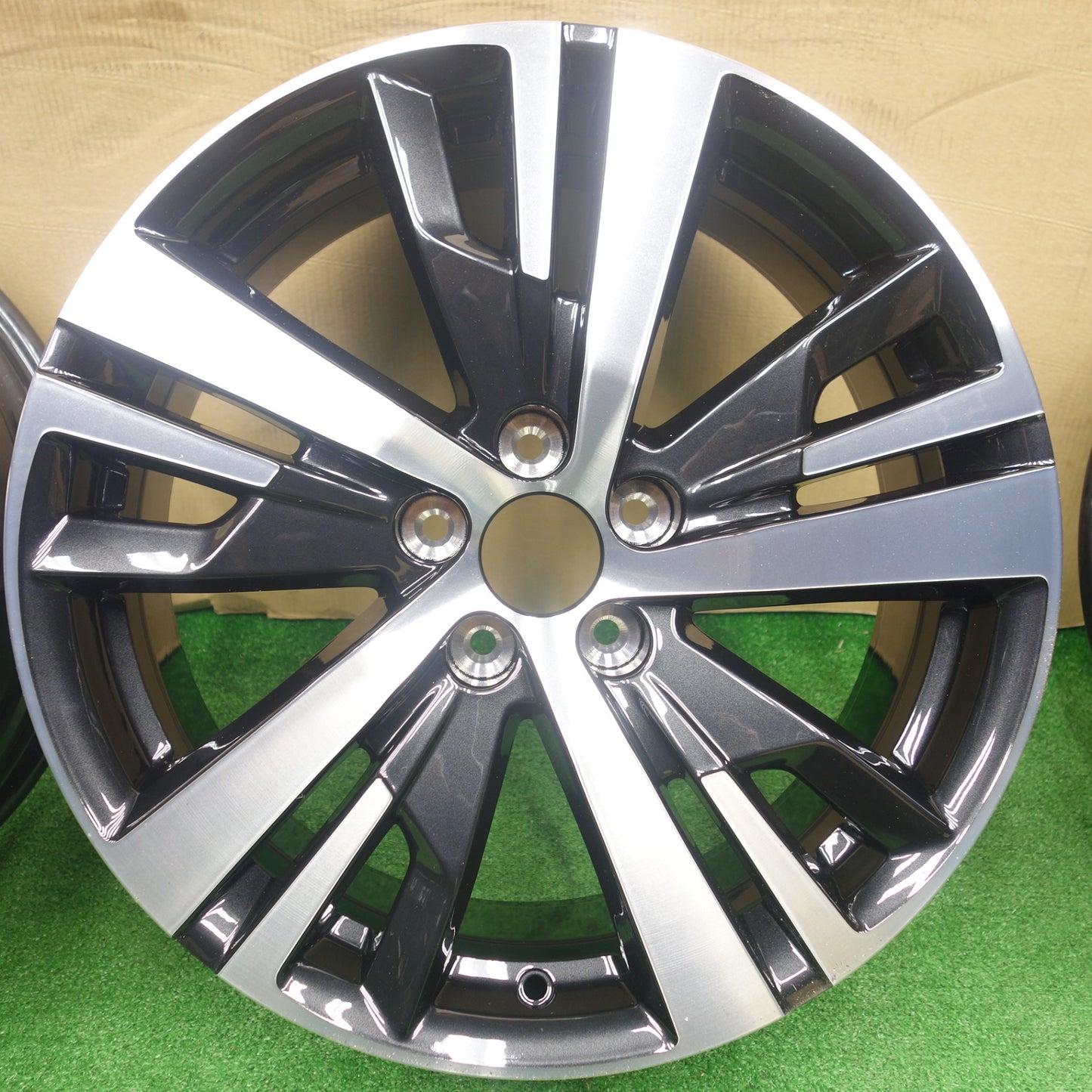 新車外し！2本★プジョー 3008 5008 純正 ホイール 18インチ 18×7.5J PEUGEOT PCD108/5H ブラック★6010803KTホ