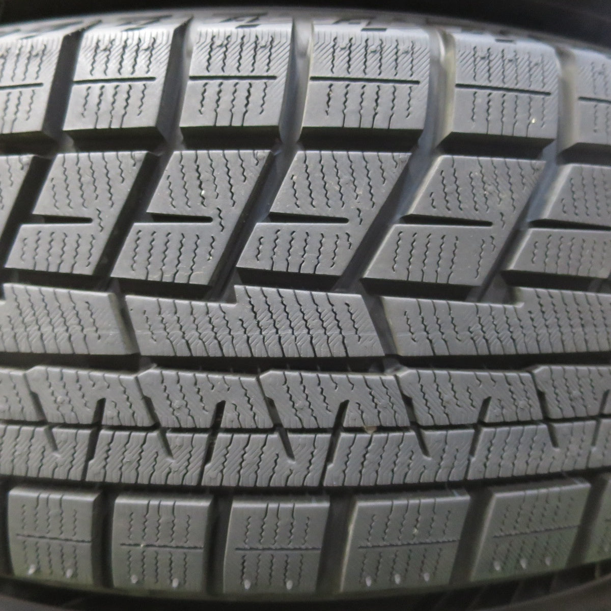 バリ溝！24年！9.5分以上★プリウス 等 195/65R15 スタッドレス ヨコハマ アイスガード iG60 MiLLOUS ミルアス 15インチ PCD100/5H★5110704イス