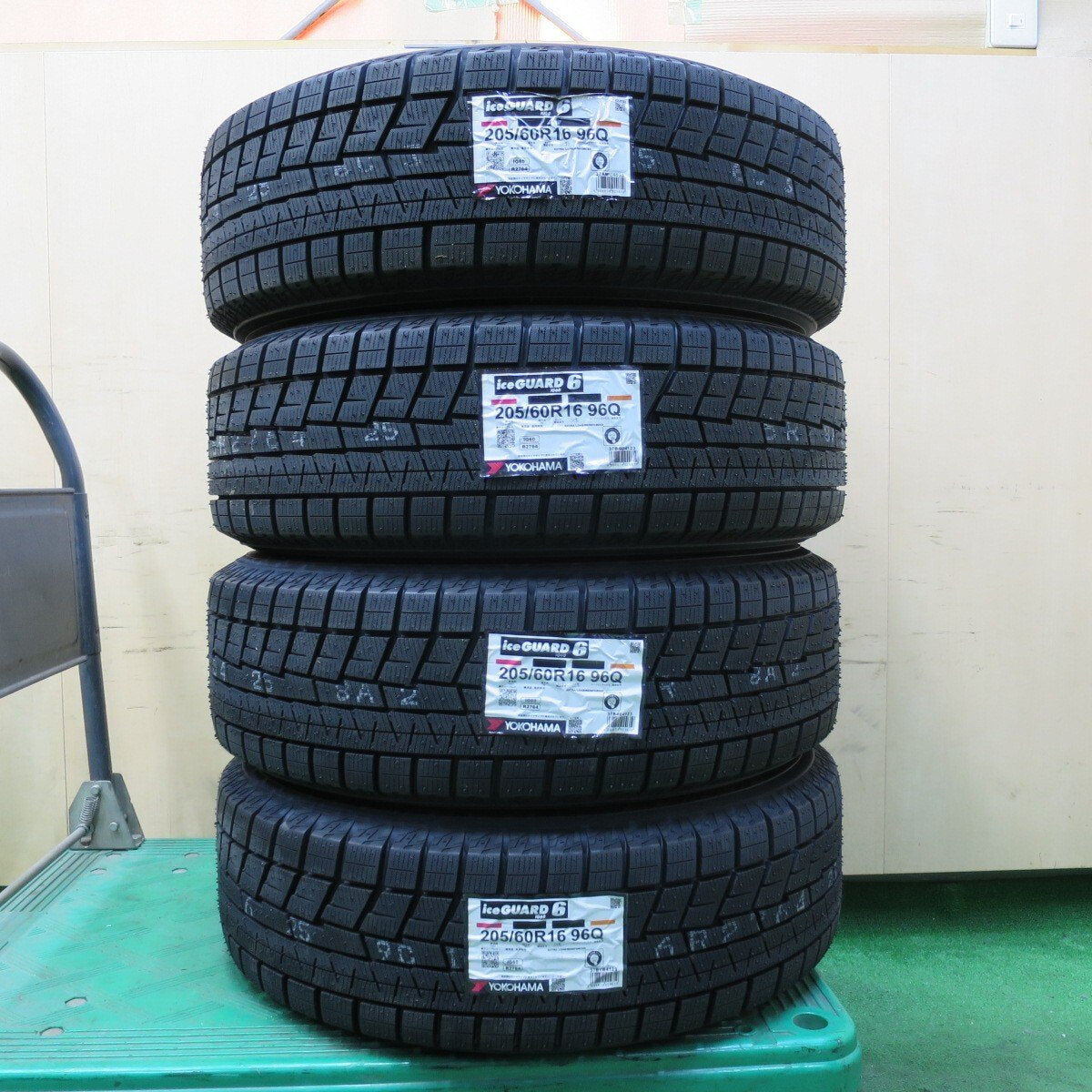未使用！23年★スタッドレス 205/60R16 ヨコハマ アイスガード iG60 Precious HS-2 プレシャス PCD114.3/5H★4101608イス