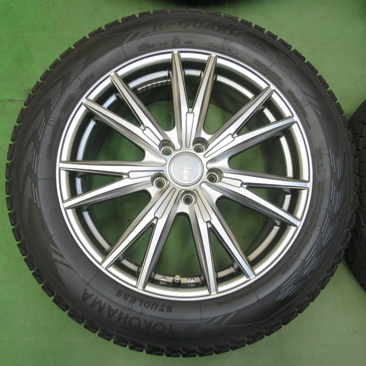 バリ溝！キレイ！9分★スタッドレス 225/60R18 ヨコハマ アイスガード G075 VELVA KEVIN ヴェルヴァ ケヴィン 18インチ PCD114.3/5H★5102304イス