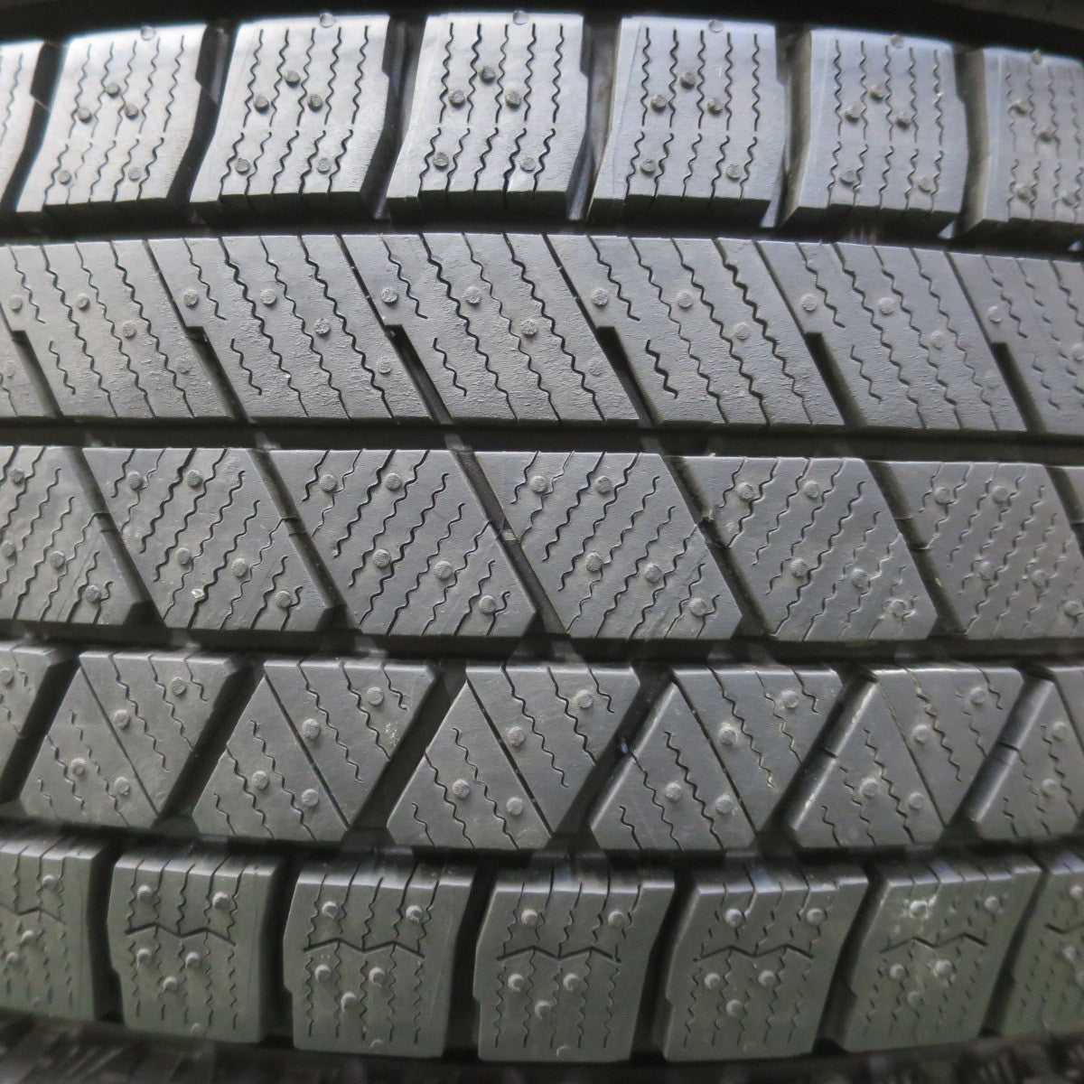 バリ溝！9.5分以上◎スタッドレス 185/65R15 ブリヂストン ブリザック VRX3 タイヤ 15インチ フリード シエンタ プリウス 等◎6092512イスタ