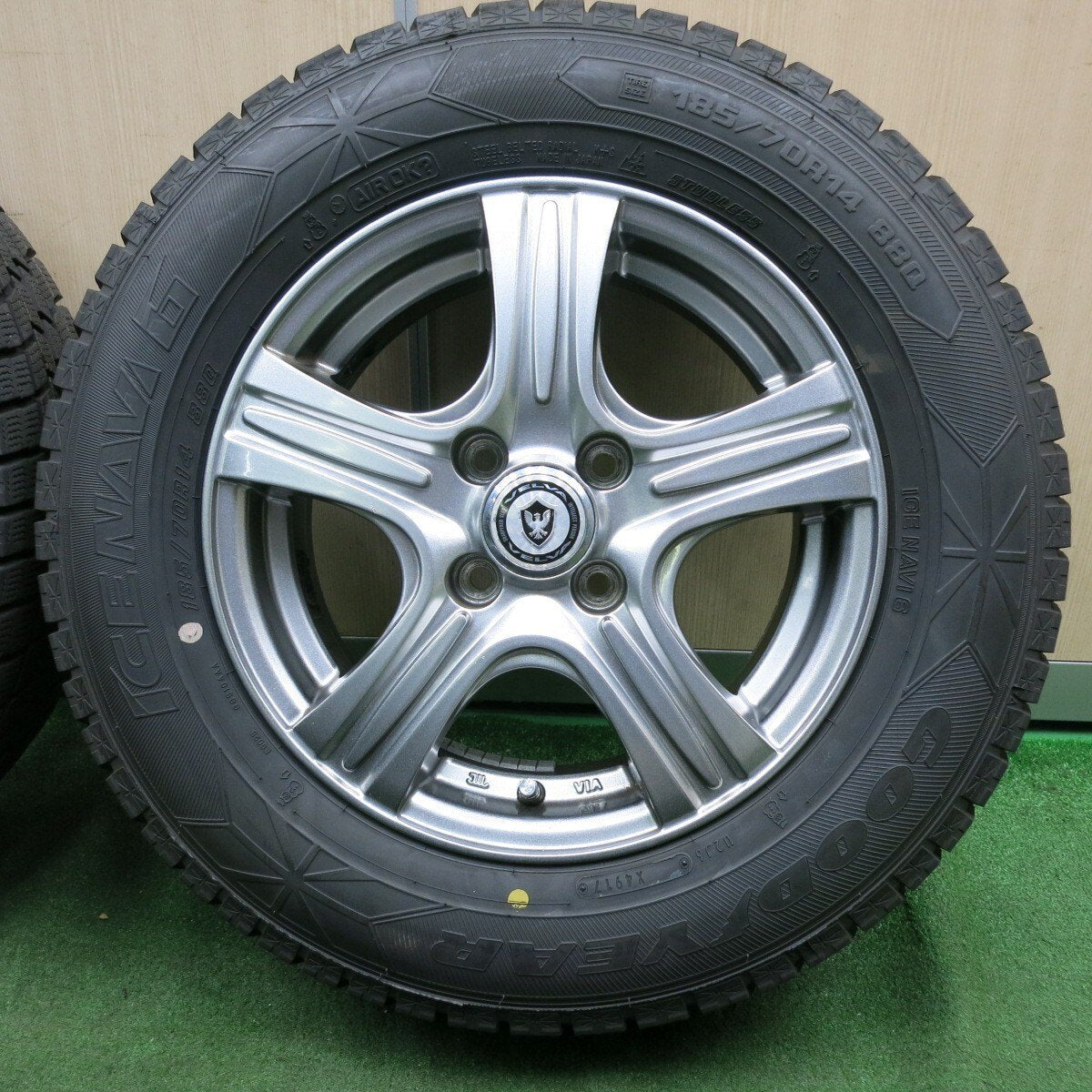 4本価格★スタッドレス 185/70R14 グッドイヤー アイスナビ6 VELVA ヴェルヴァ 14インチ PCD100/4H★4061803NJス