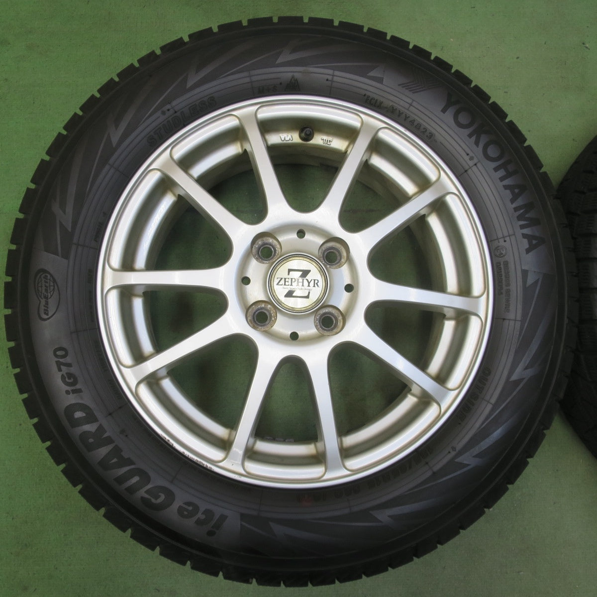 バリ溝！23年！9.5分◎スタッドレス 185/65R15 ヨコハマ アイスガード iG70 ZEPHYR ゼファー 15インチ PCD100/4H◎6062408イス