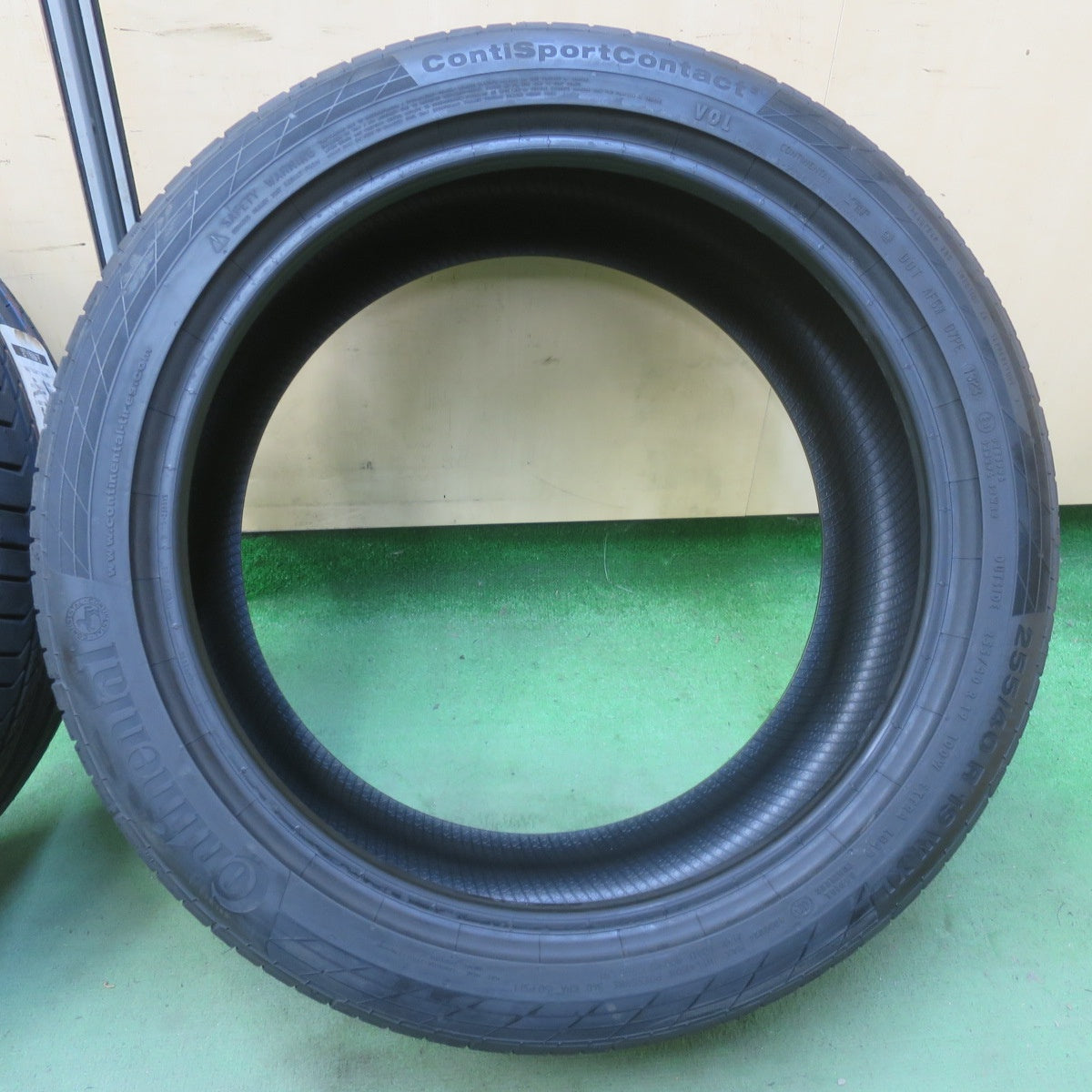 未使用！23年！2本★255/40R19 コンチネンタル コンチスポーツコンタクト5 VOL タイヤ 19インチ ボルボ アウディ 等★6052301イノタ