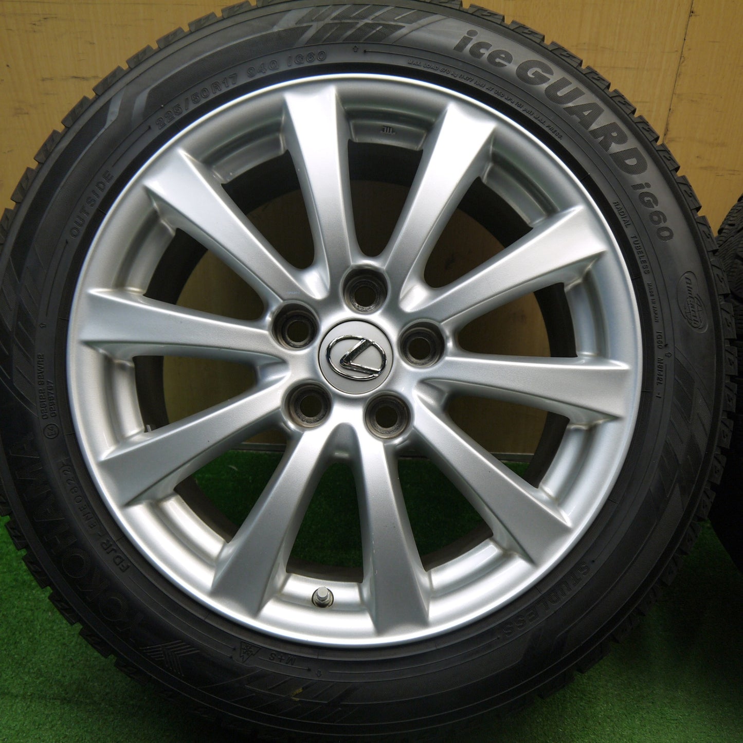 [送料無料] バリ溝！22年！9.5分★レクサス IS バージョンL 純正 225/50R17 スタッドレス ヨコハマ アイスガード iG60 17インチ PCD114.3/5H★5040403Hス