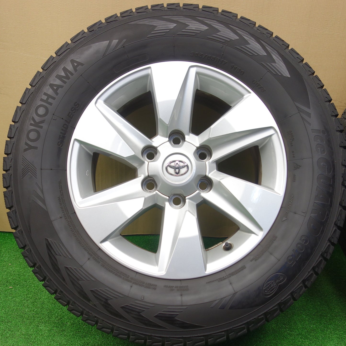 バリ溝！キレイ！9分★トヨタ 150系 ランクル プラド 純正 265/65R17 スタッドレス ヨコハマ アイスガード G075 17インチ PCD139.7/6H★5112904KTス