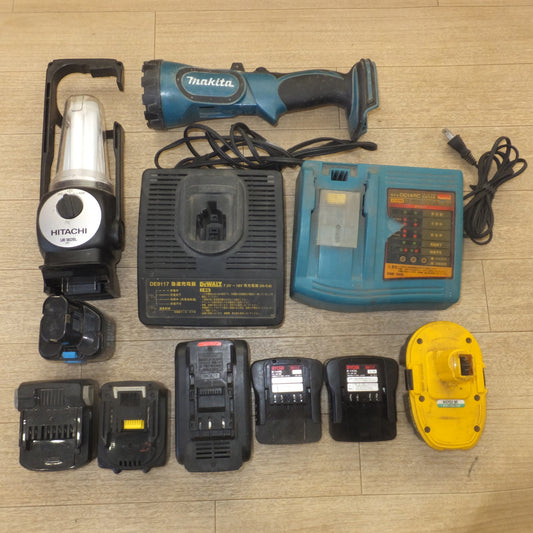 [送料無料] ジャンク★マキタ 日立 松下電工 DEWALT　各種 ライト 2点　充電器 2点　バッテリ 7点　充電式工具 計 11点 セット★