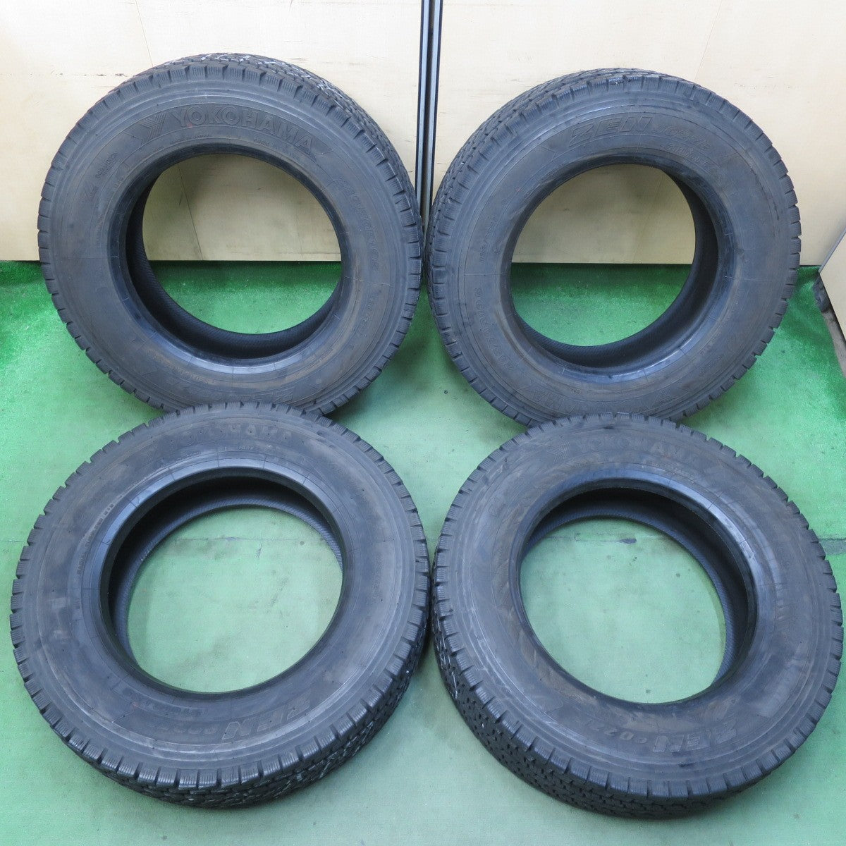 バリ溝！24年！9分★トラック タイヤ 245/70R19.5 136/134J スタッドレス ヨコハマ ZEN 902ZE 19.5インチ★5122013イスタ