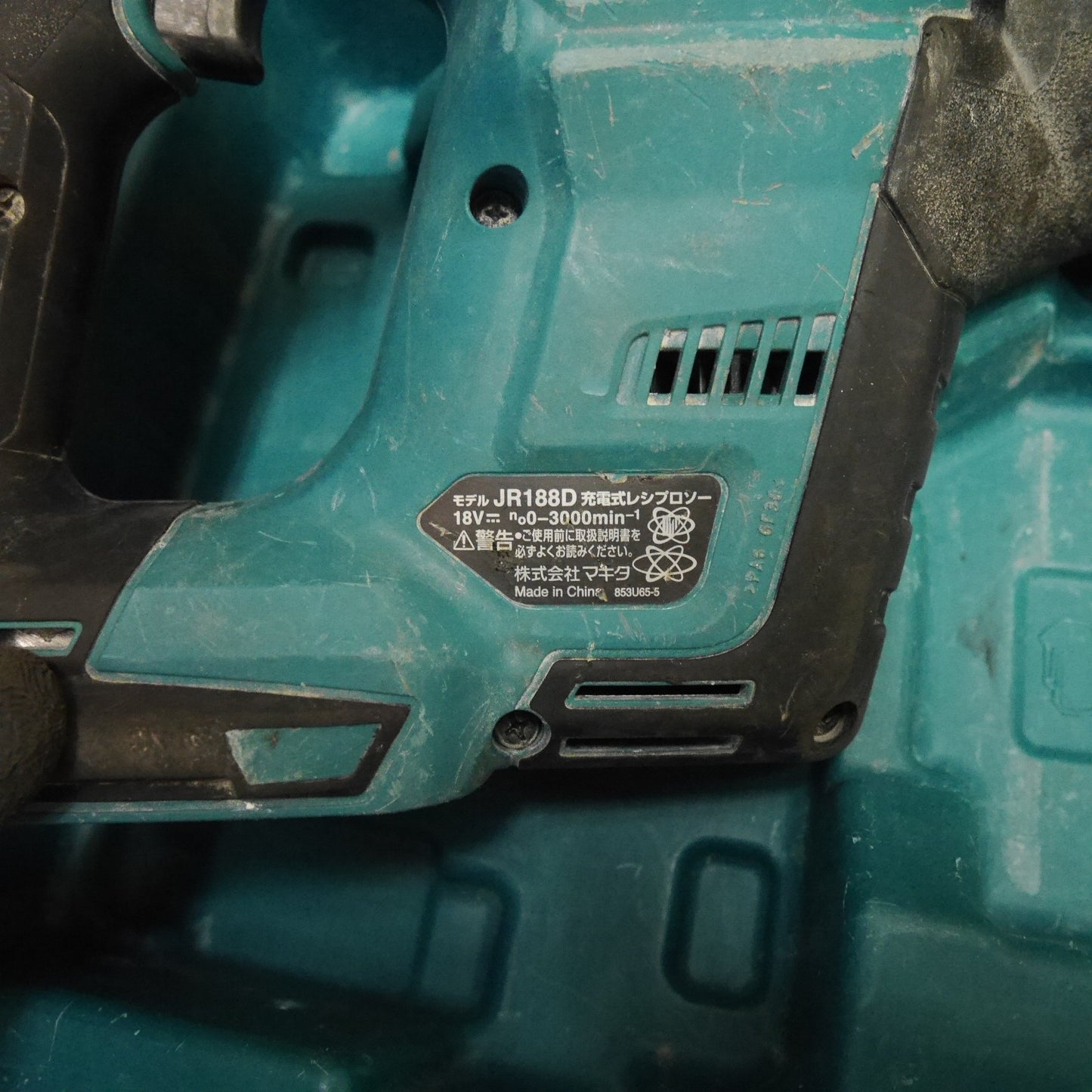 [送料無料] ☆マキタ 充電式 レシプロソー JR188D 電動 工具 切断機 セーバソー セーバーソー makita 本体のみ☆