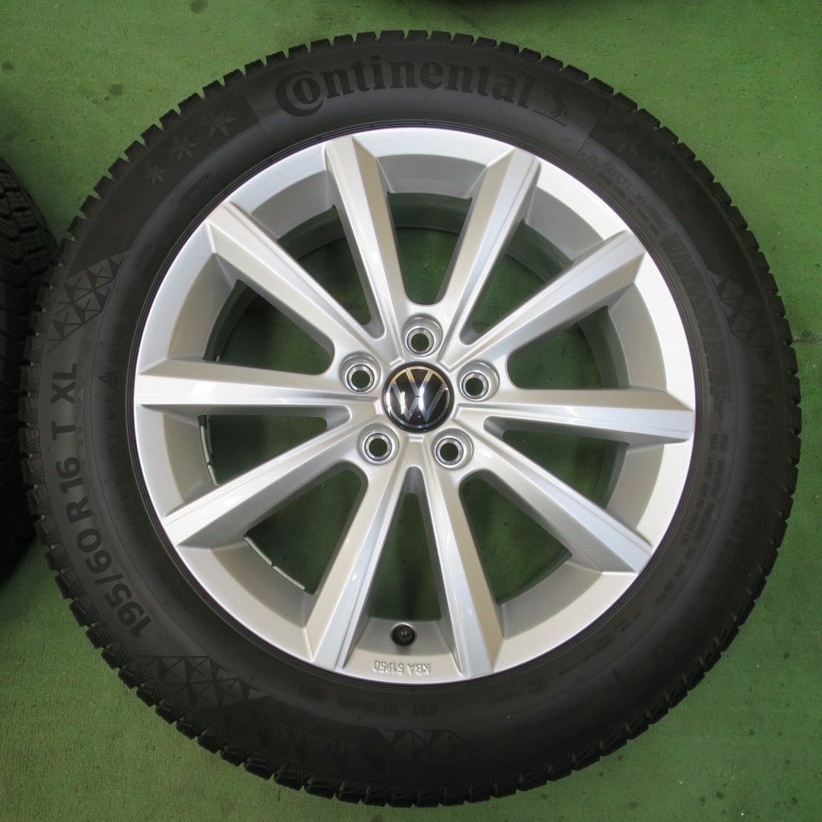 バリ溝！美品！8.5分★ワーゲン T-Cross 純正 BORBET 195/60R16 スタッドレス コンチネンタル ノースコンタクト NC6 16インチ ボルベット PCD100/5H★6011612イス