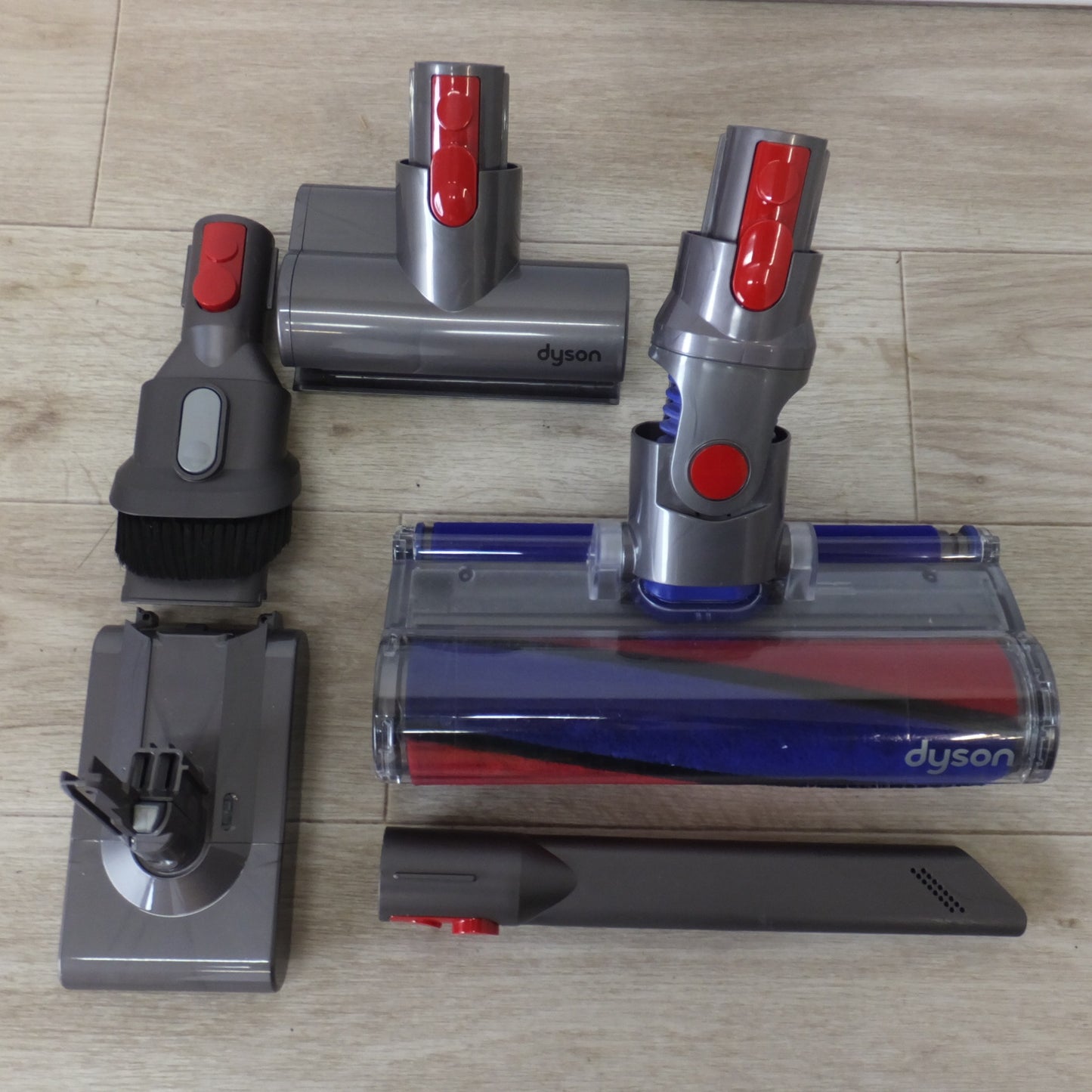 [送料無料] ★ダイソン Dyson 充電式コードレスクリーナー SV25　未使用 バッテリ　セット★