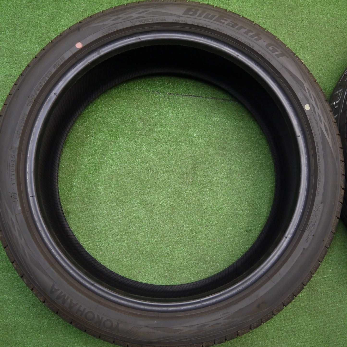 バリ溝！25年！9.5分★195/50R19 ヨコハマ BluEarth-GT AE51 ブルーアース タイヤ 19インチ 60系 プリウス ヤリスクロス カムリ 等★5112502Hノタ
