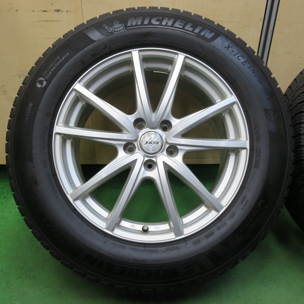バリ溝！21年！9.5分★スタッドレス 235/65R18 ミシュラン X-ICE SNOW SUV JOKER ジョーカー 18インチ PCD114.3/5H★5010601イス