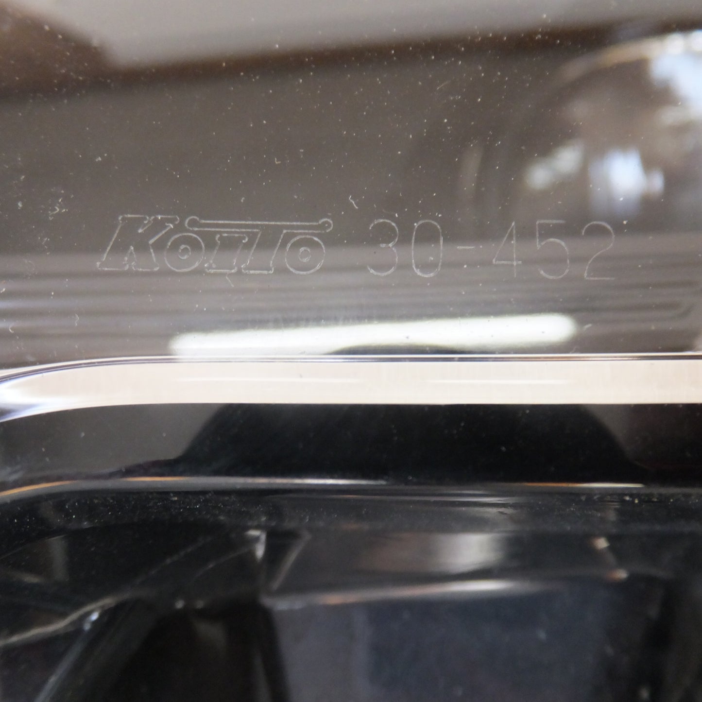 [送料無料] 現状品★トヨタ TOYOTA 純正 クラウン 220系 LED ヘッドライト KOITO 30-452 左　ステー割れ ハウジング割れ★