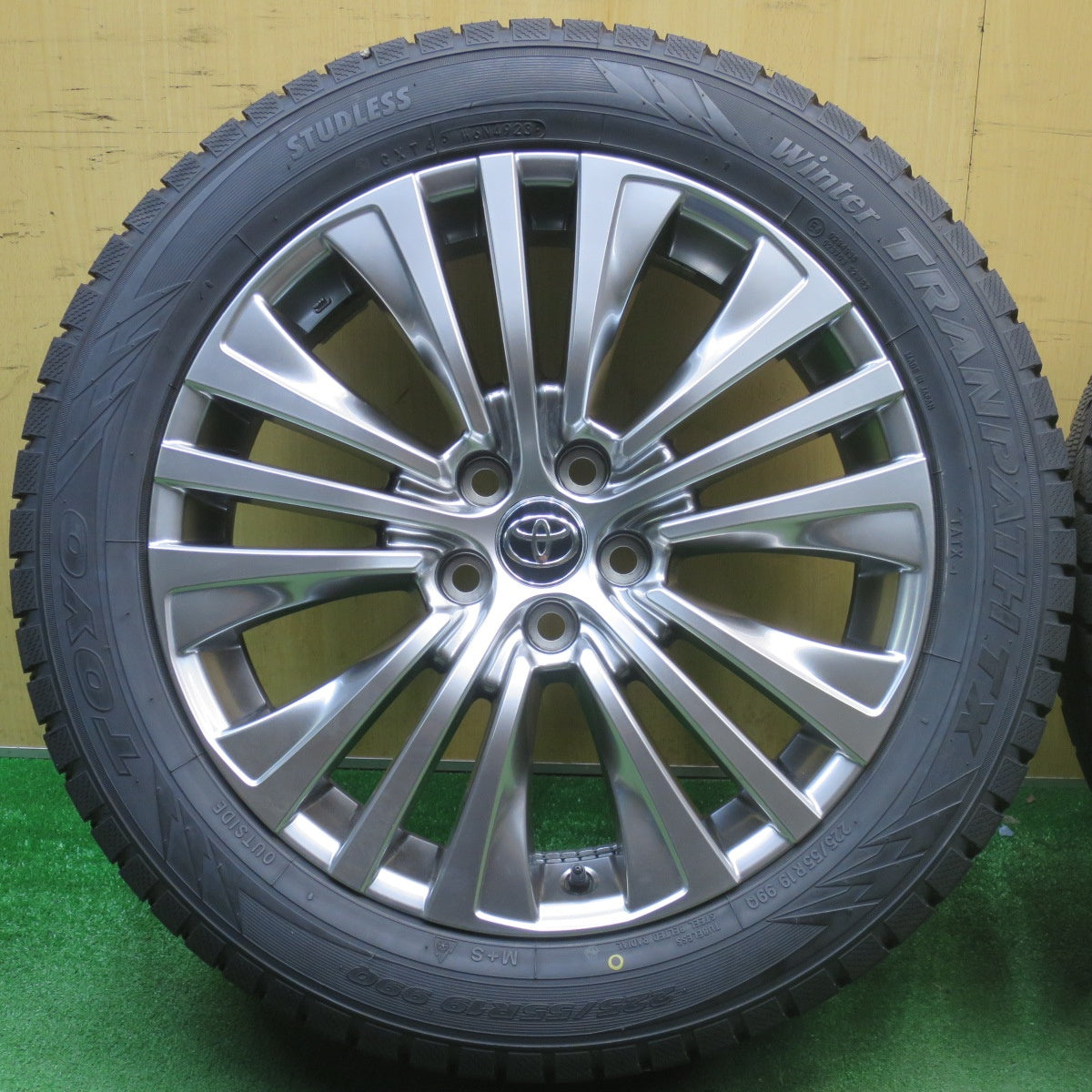 超バリ溝！23年！キレイ！ほぼ10分★トヨタ 80系 ハリアー 純正 225/55R19 スタッドレス トーヨー ウインター トランパス TX 19インチ PCD114.3/5H★6021401NJス