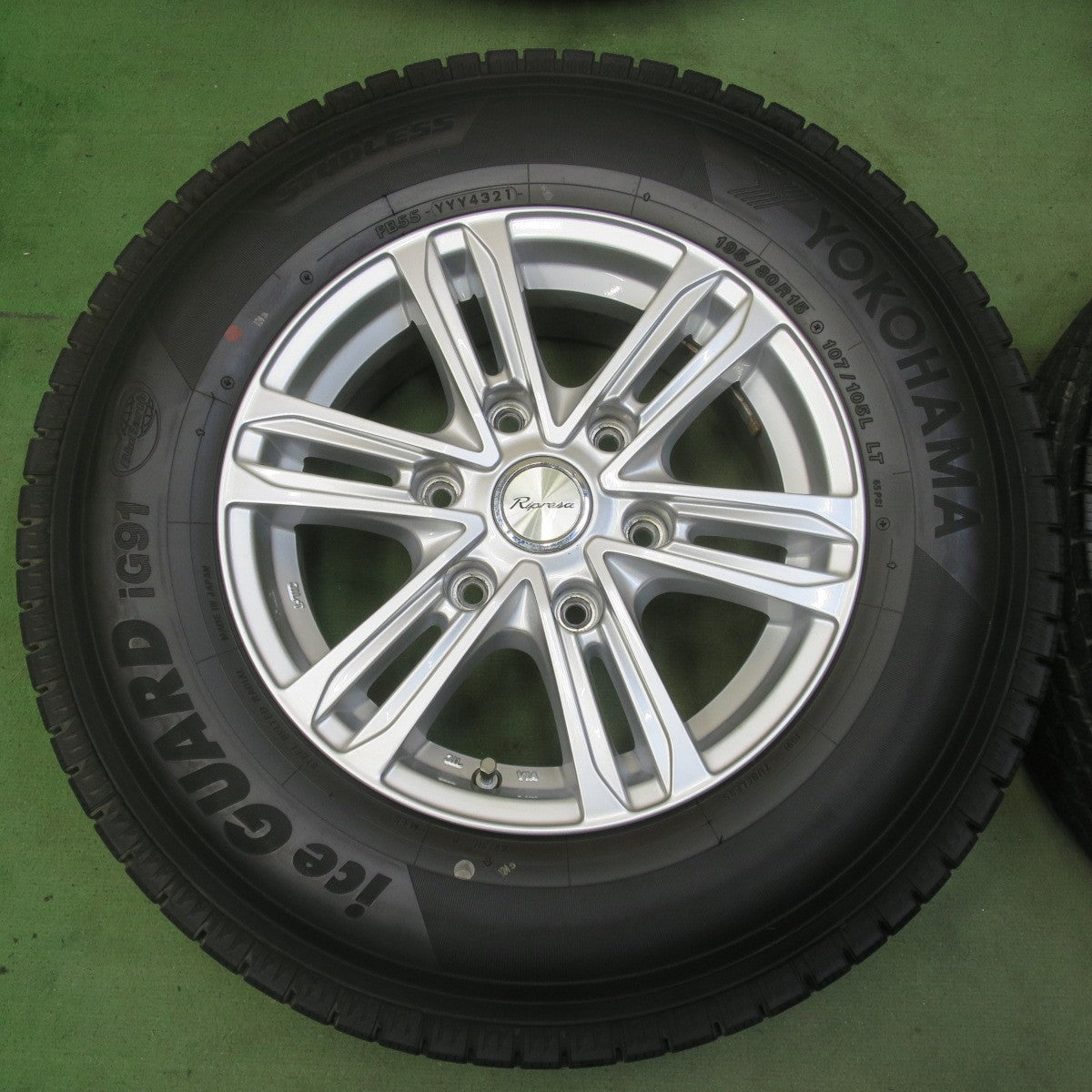 バリ溝！キレイ！9.5分◎スタッドレス 195/80R15 107/105L ヨコハマ アイスガード iG91 Ripresa リプレーザ 15インチ PCD139.7/6H◎6082904イス