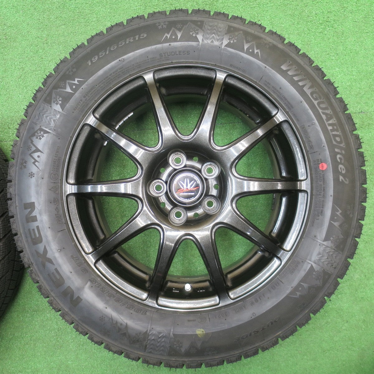 バリ溝！23年！キレイ！9.5分★プリウス 等 LOXARNY SPORT RS-10 195/65R15 スタッドレス ネクセン ウィンガード ice2 ロクサーニ スポーツ 15インチ PCD100/5H★5111903NJス