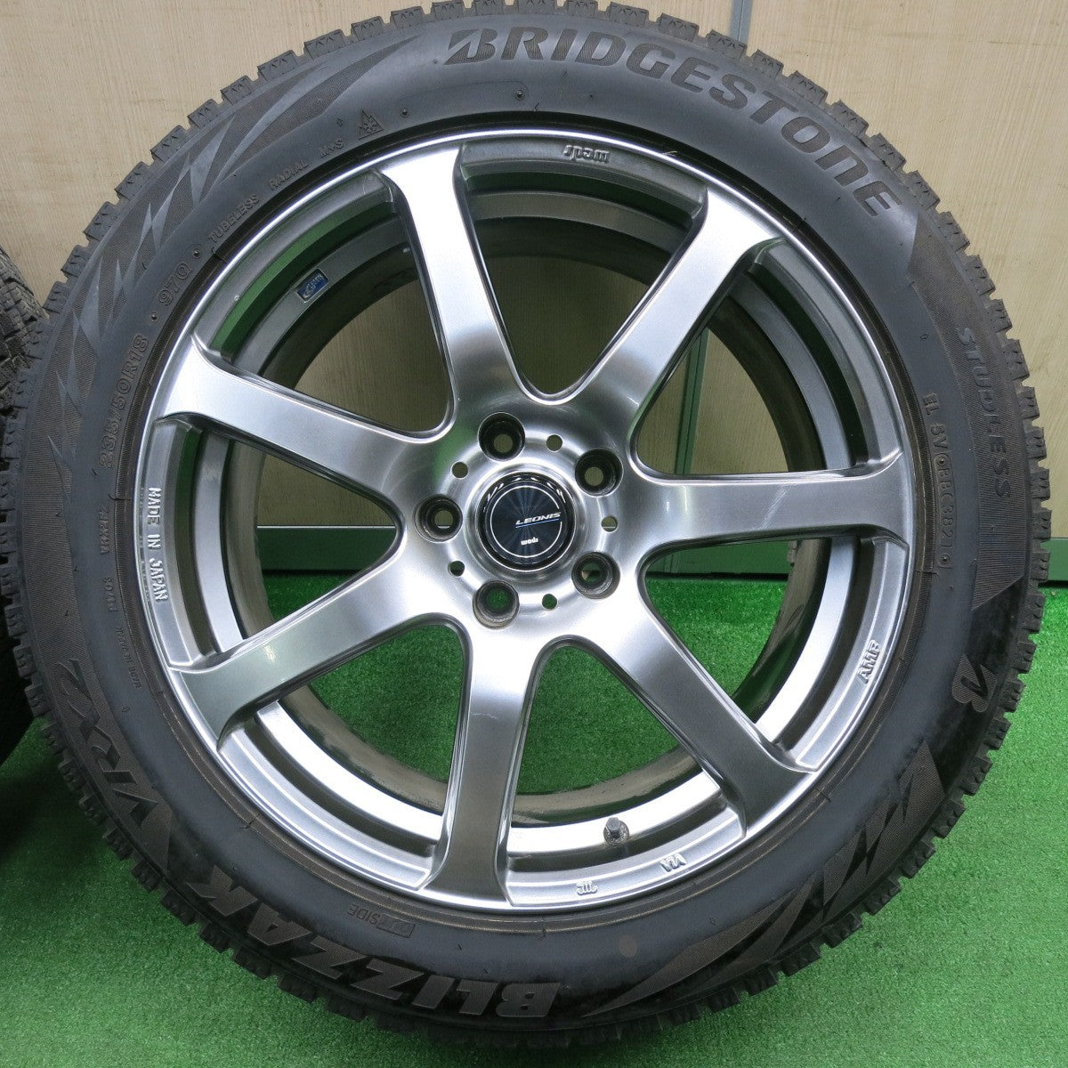 [送料無料] バリ溝！21年！キレイ！9分★スタッドレス LEONIS NAVIA07 235/50R18 ブリヂストン ブリザック VRX2 AMF レオニス ナヴィア07 PCD114.3/5H★4112308TNス