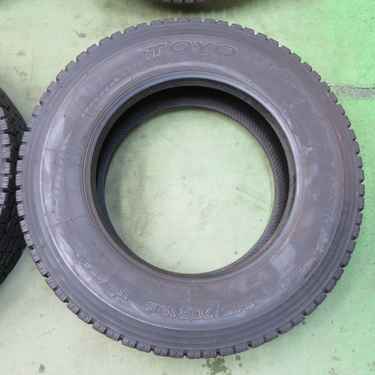 4本価格！22年★トラック タイヤ 245/70R19.5 136/134J スタッドレス トーヨー M919 19.5インチ★6031202イスタ