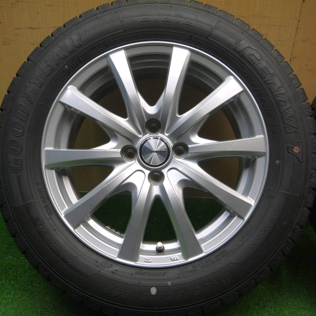 バリ溝！20年！キレイ！9.5分★スタッドレス 195/65R16 グッドイヤー アイスナビ7 ravrion RS01 ラブリオン 16インチ PCD100/4H★4112001Hス