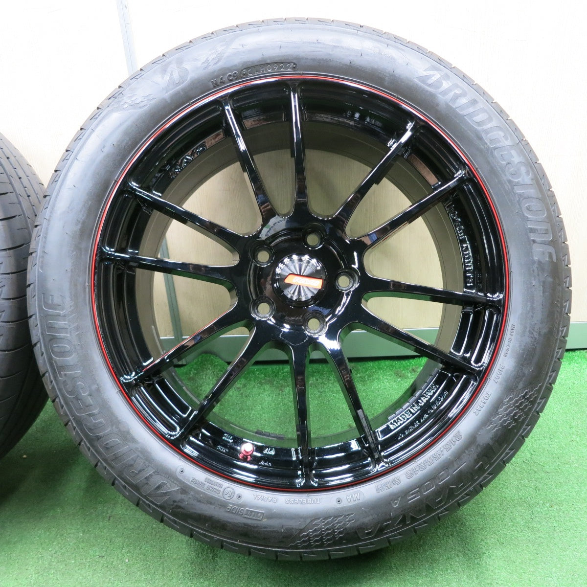*送料無料* バリ溝！22年！キレイ！8.5分★RAYS gram LIGHTS 57XTREME REVLIMIT EDITION 215/55R18 ブリヂストン トランザ T005A レイズ PCD114.3/5H★4061801NJノ