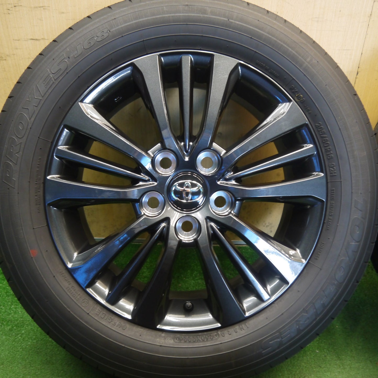 新車外し！26年◎トヨタ 90系 ノア ヴォクシー 純正 205/60R16 トーヨー プロクセス J68 16インチ PCD114.3/5H◎6082605Hノ