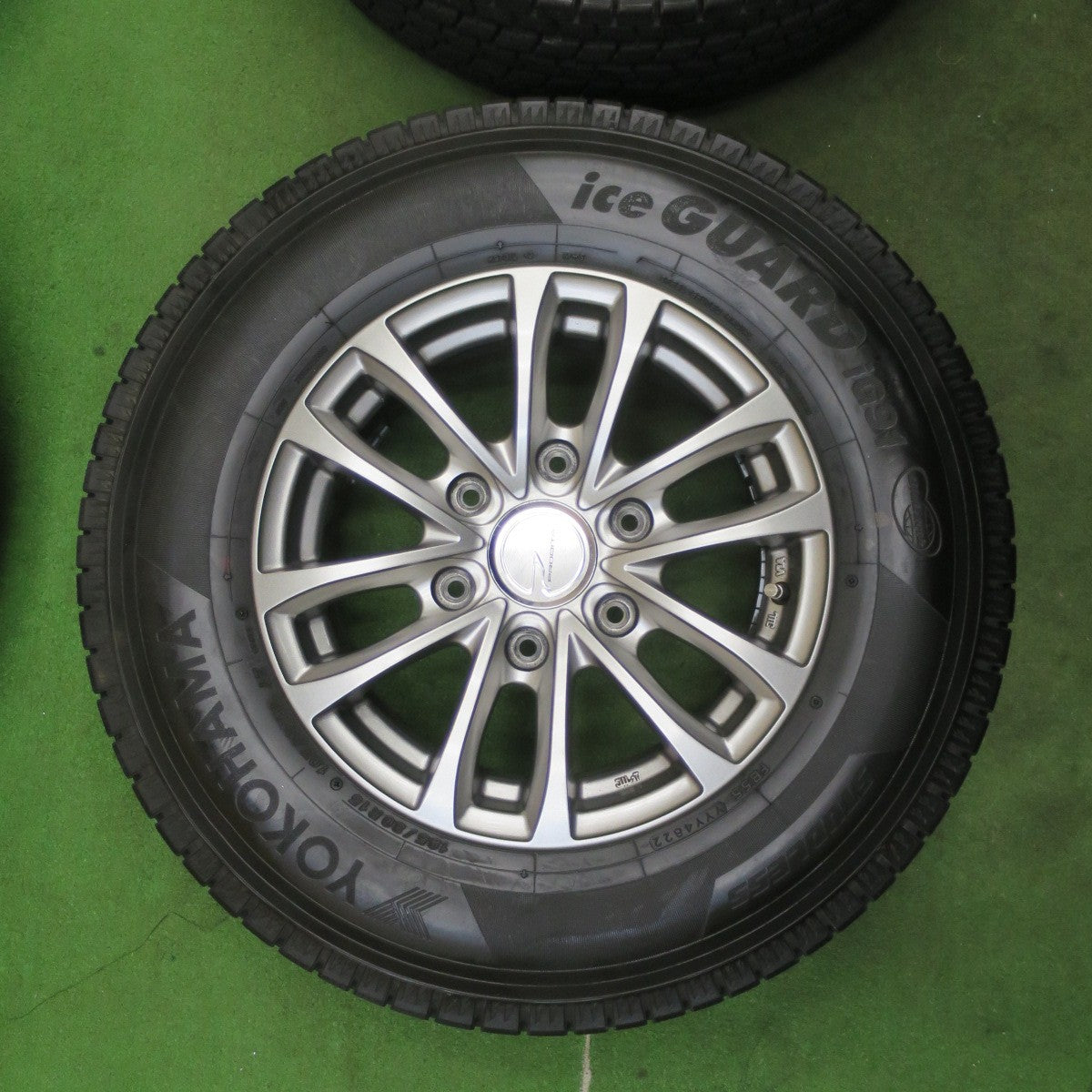 バリ溝！22年！キレイ！9.5分★スタッドレス 195/80R15 107/105L ヨコハマ アイスガード iG91 PRODITA HC プロディータ 15インチ PCD139.7/6H★6022501TTス