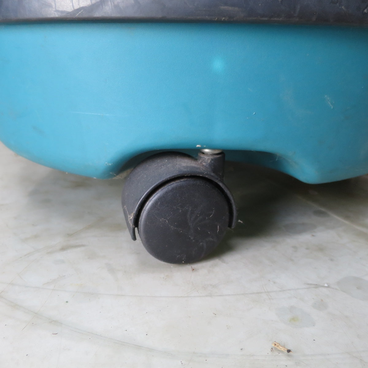 [送料無料] ◆マキタ 集じん機 437 乾湿両用 業務用 電動 工具 掃除機 コード式 集塵 100V makita◆