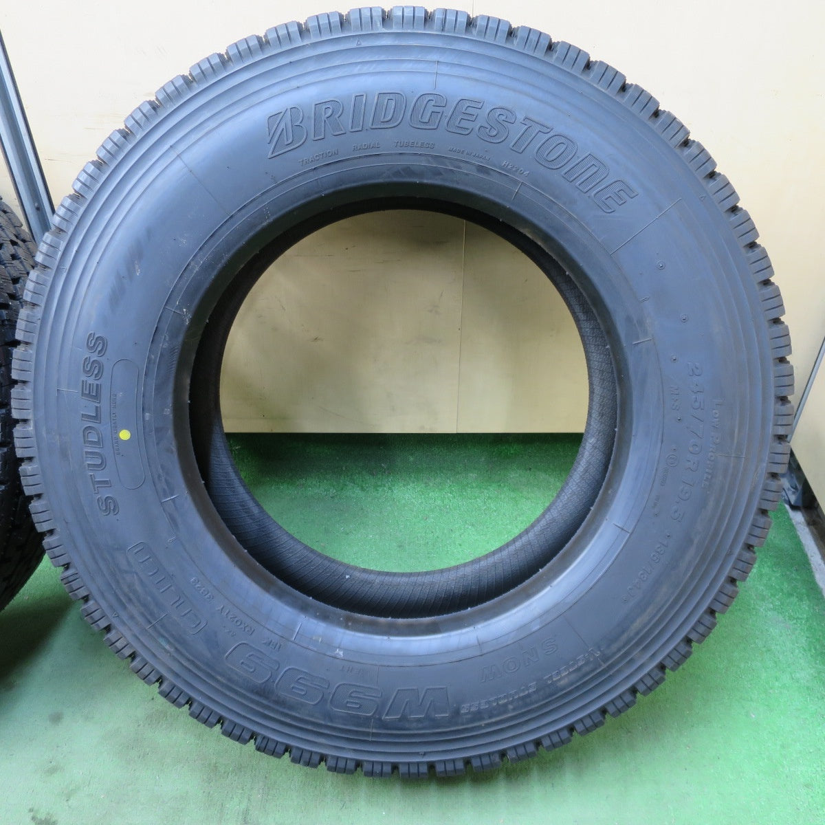 未使用！23年★トラック タイヤ 245/70R19.5 136/134J スタッドレス ブリヂストン W999 19.5インチ★6030705ナスタ