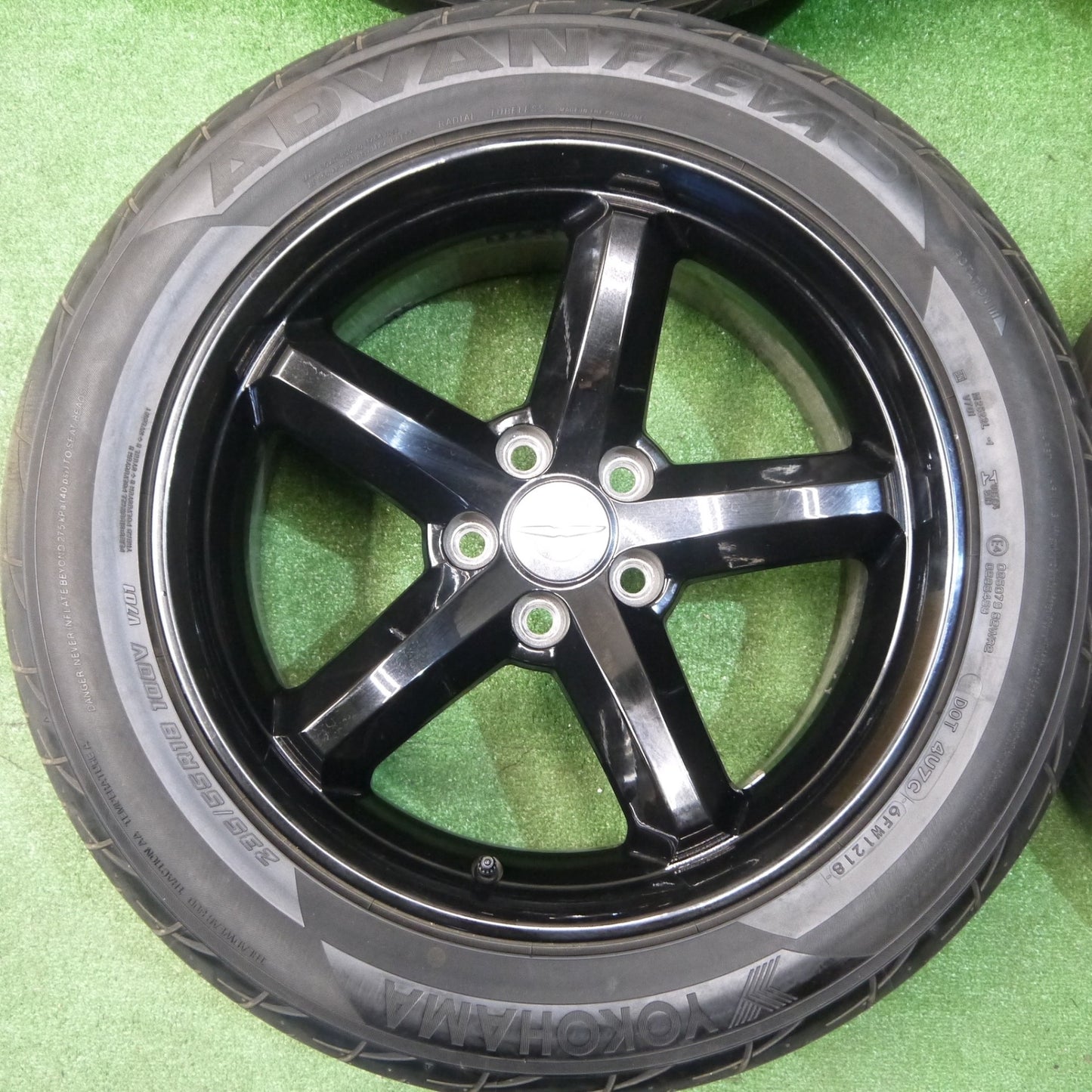 ほぼ未使用！キレイ◎クライスラー 300C 300S 等 純正 235/55R18 ヨコハマ アドバン FLEVA V701 18インチ PCD115/5H◎6061602KKノ