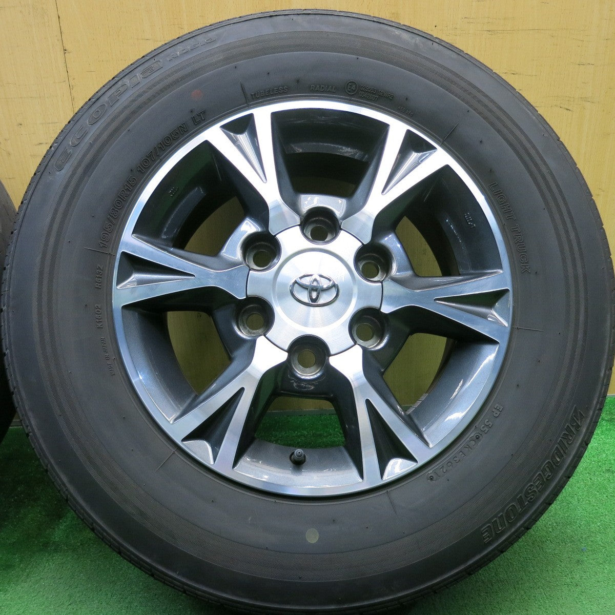 キレイ！21年★トヨタ 200系 ハイエース 純正 OP 195/80R15 107/105N ブリヂストン エコピア RD613 15インチ PCD139.7/6H★5051606AKノ