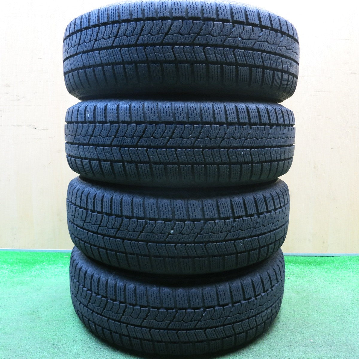 バリ溝！8.5分★スタッドレス 185/70R14 トーヨー オブザーブ GIZ2 Exceeder エクシーダー 14インチ PCD100/4H★6011104HAス