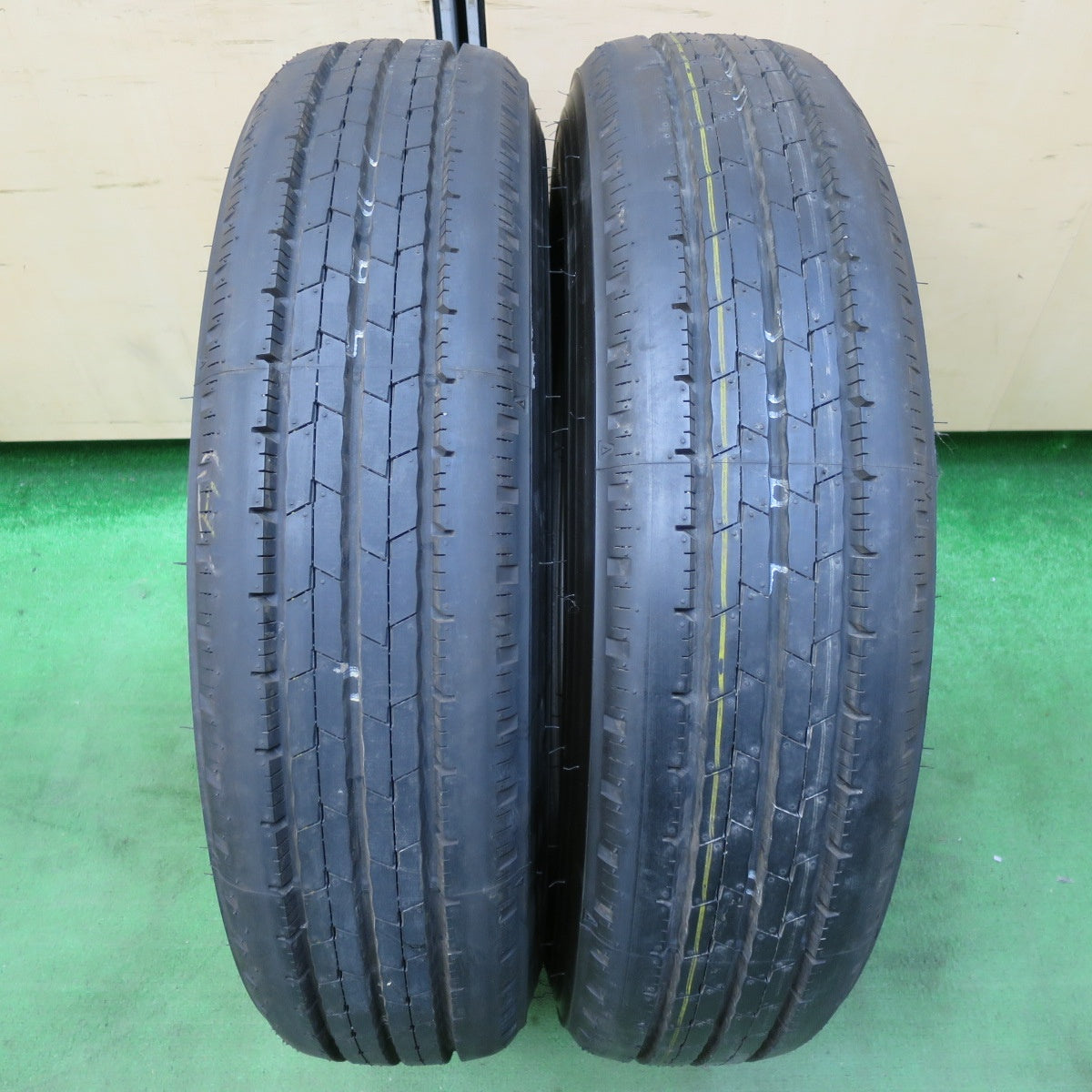 [送料無料] 新車外し！24年！ほぼ未使用★トラック タイヤ 205/85R16 117/115N ダンロップ エナセーブ SPLT 50A 16インチ★4092401イノタ