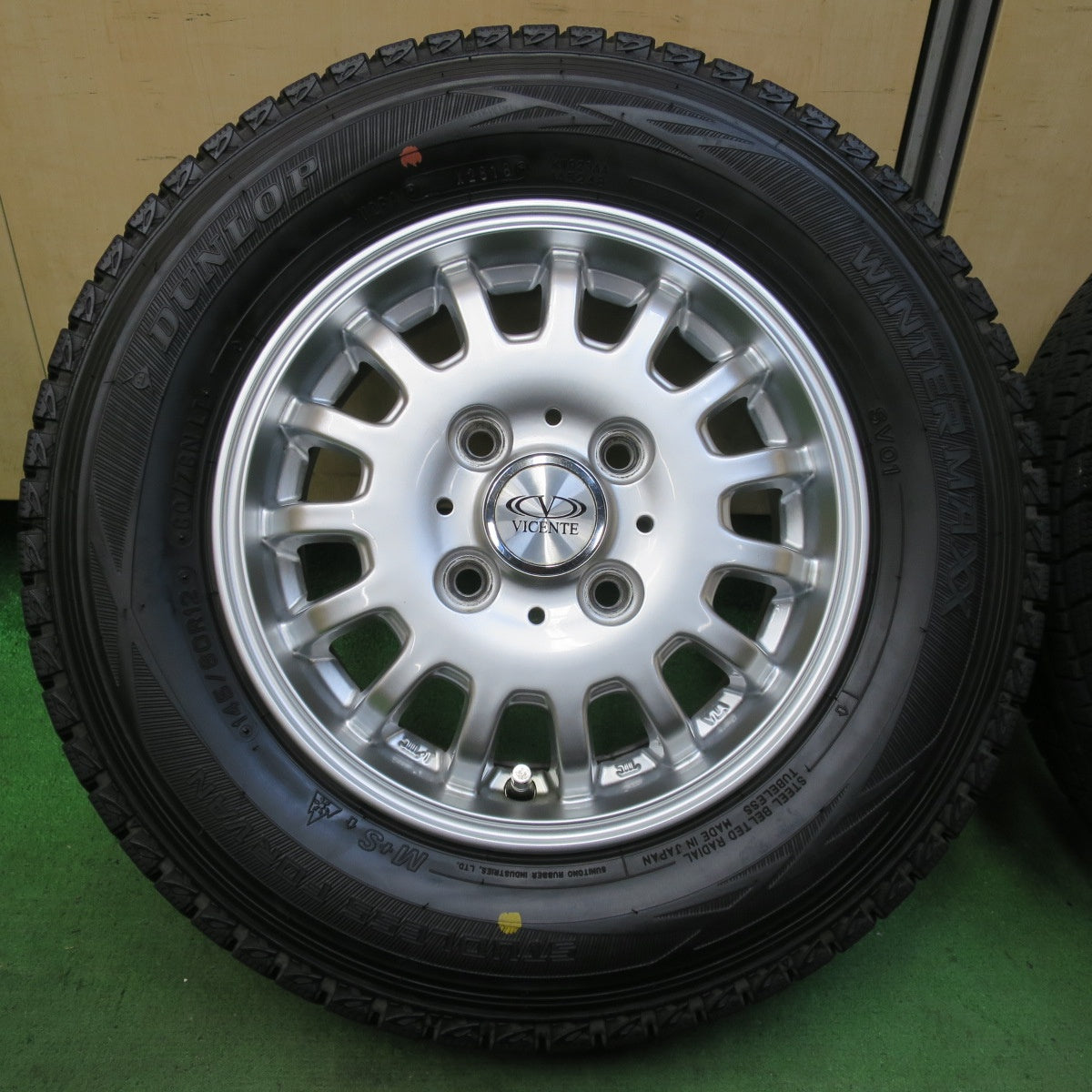 バリ溝！キレイ！9.5分★スタッドレス 145/80R12 80/78N ダンロップ ウインターマックス SV01 VICENTE-04 CA ヴィセンテ 12インチ PCD100/4H★5060902イス