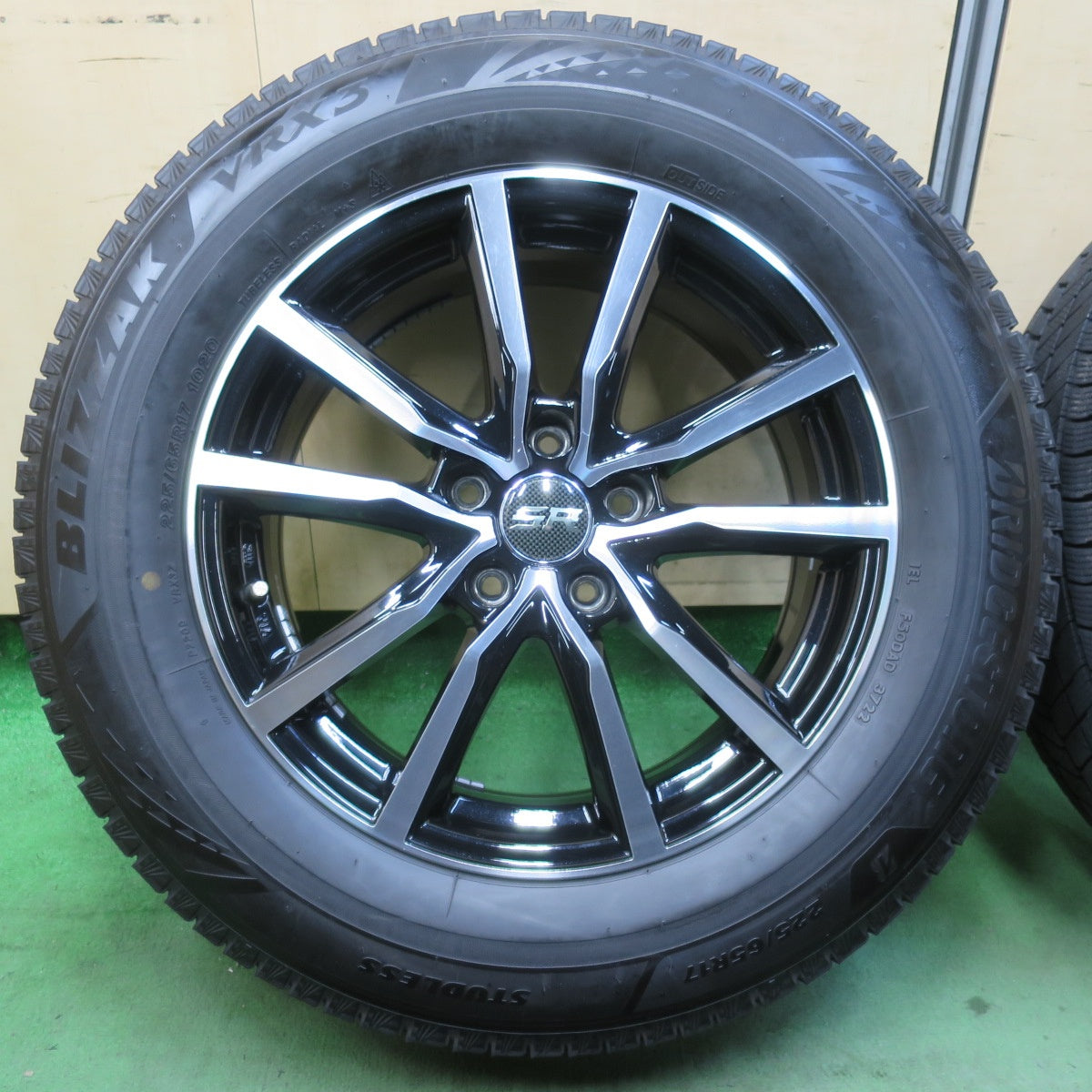 バリ溝！22年！9.5分★スタッドレス 225/65R17 ブリヂストン ブリザック VRX3 STRANGER ストレンジャー 17インチ PCD114.3/5H★5122709イス