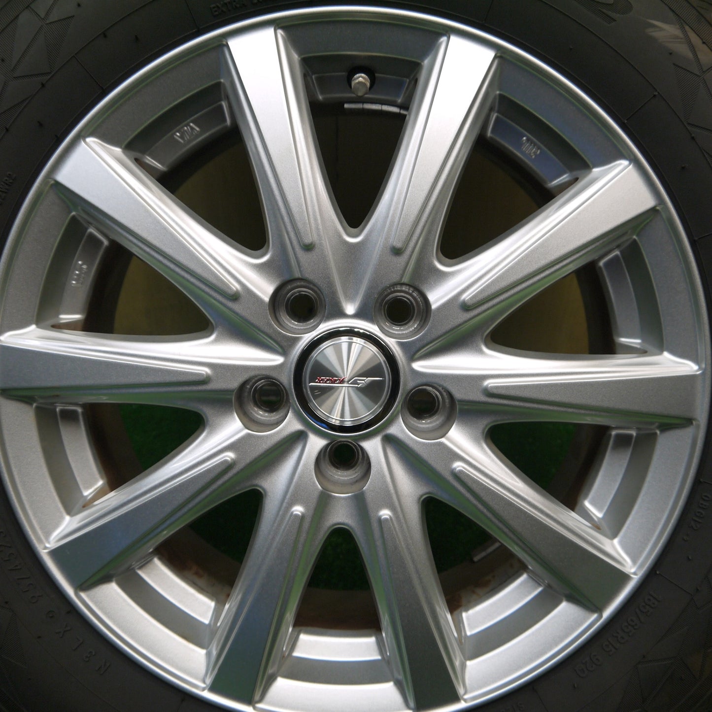 バリ溝！23年！キレイ！8.5分！1本★プリウス シエンタ 等 185/65R15 スタッドレス トーヨー オブザーブ GIZ2 JOKER ジョーカー 15インチ PCD100/5H★5101409Hス