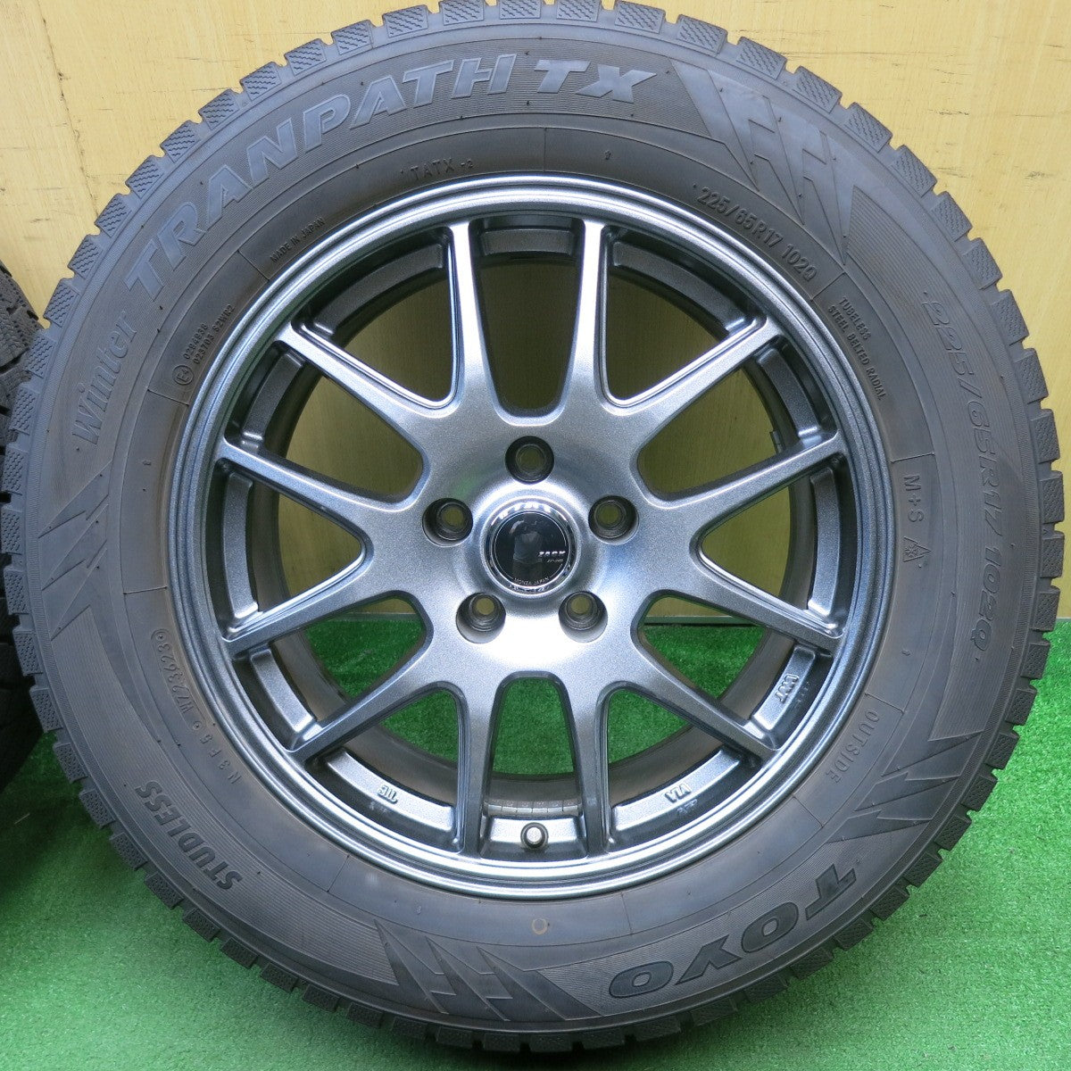 バリ溝！23年！キレイ！9.5分★スタッドレス 225/65R17 トーヨー ウインター トランパス TX ZACK JP-205 MONZA 17インチ PCD114.3/5H★5041803TNス