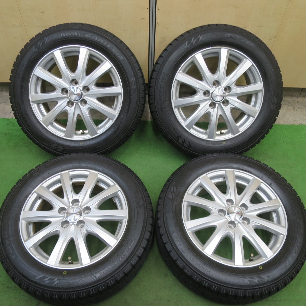 バリ溝！22年！キレイ！9.5分★シエンタ 等 185/65R15 スタッドレス トーヨー オブザーブ ガリット GIZ ravrion RS01 ラブリオン 15インチ PCD100/5H★6021502TTス