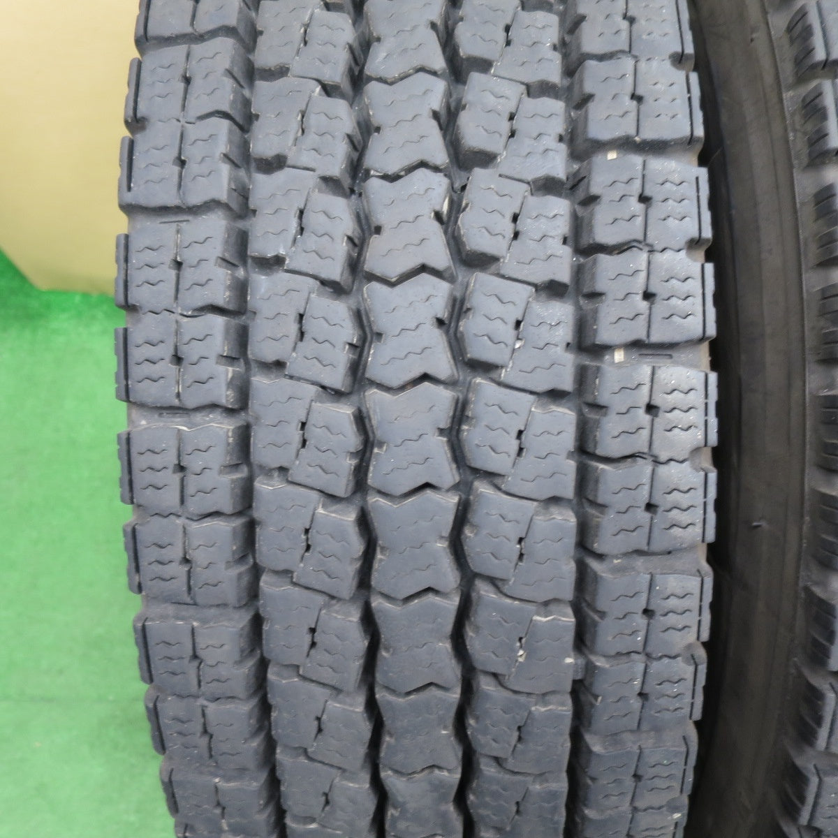 バリ溝！25年！9.5分★トラック バス タイヤ 245/70R19.5 136/134J スタッドレス トーヨー M919 19.5インチ★6032903NKスタ