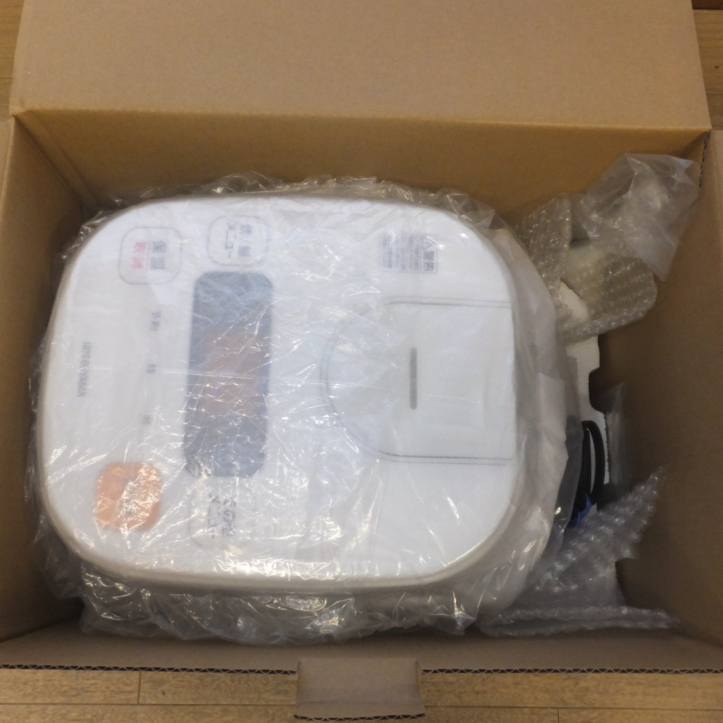[送料無料] 未使用★アイリスオーヤマ IRIS OHYAMA ジャー炊飯器 極厚火釜 米屋の旨み ERC-MA50-W 1.0L 1～5.5合炊き★