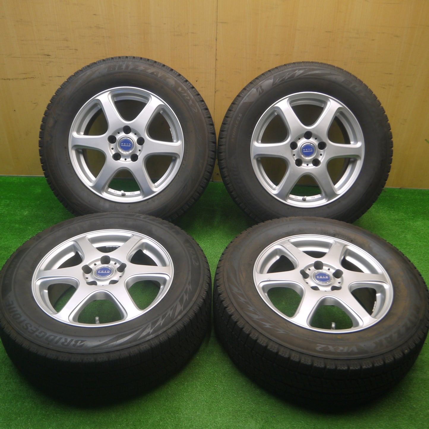 [送料無料] バリ溝！21年！キレイ！9.5分以上★スタッドレス 215/65R16 ブリヂストン ブリザック VRX2 FEID 16インチ PCD114.3/5H★4092506Hス