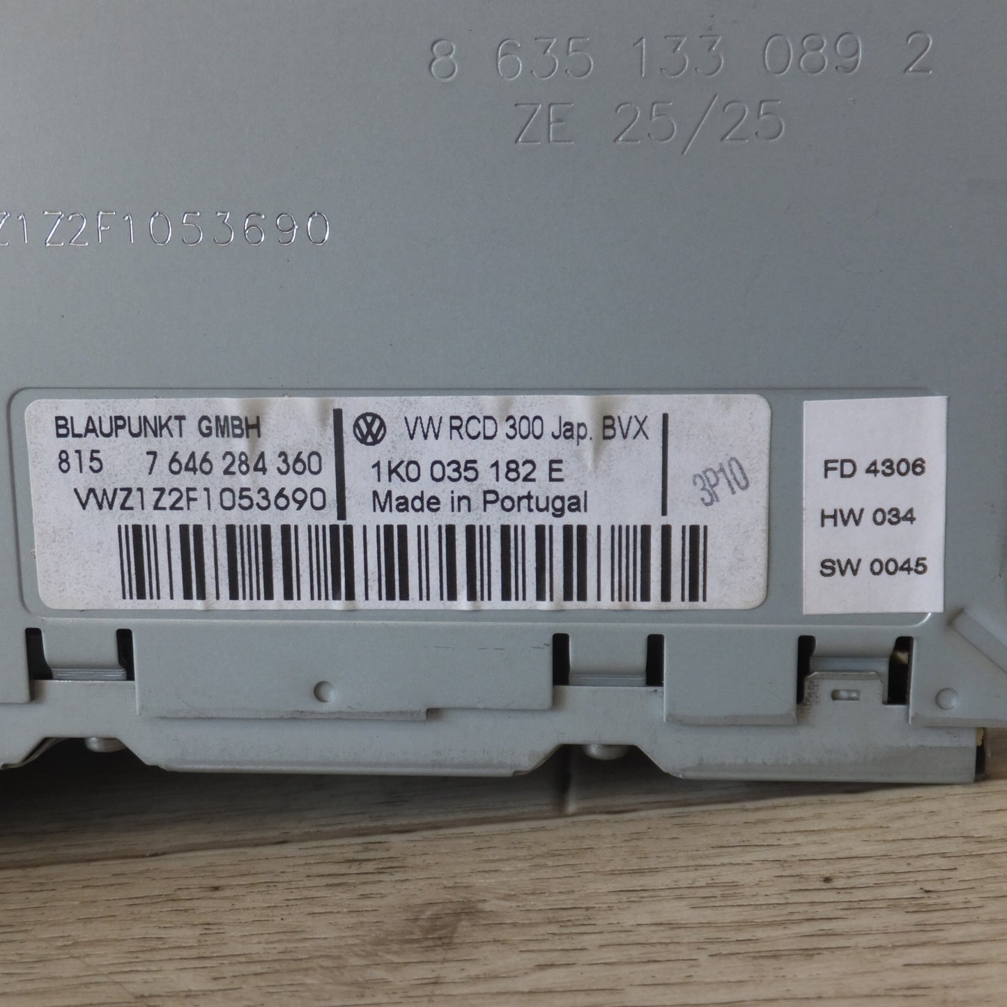 現状品★フォルクスワーゲン Volkswagen 純正 カーオーディオ CDデッキ RCD300　ビートル ポロ パサート ゴルフ など★ [送料無料]