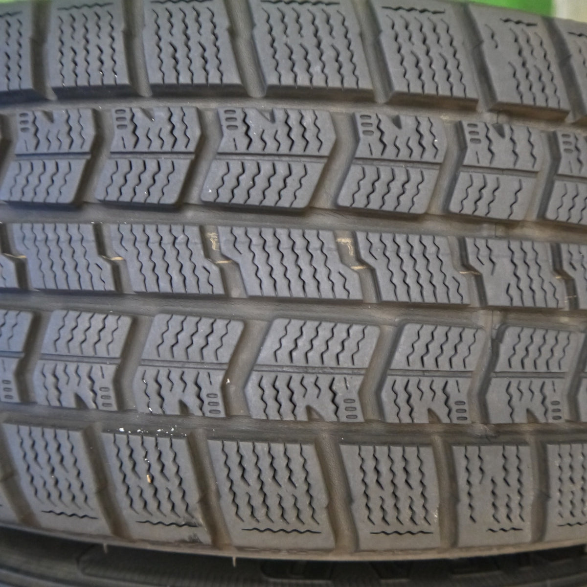 バリ溝！22年！キレイ！8.5分◎プリウス 等 LOXARNY SPORT 195/65R15 スタッドレス グッドイヤー アイスナビ7 ロクサーニ スポーツ 15インチ PCD100/5H◎6082402Hス